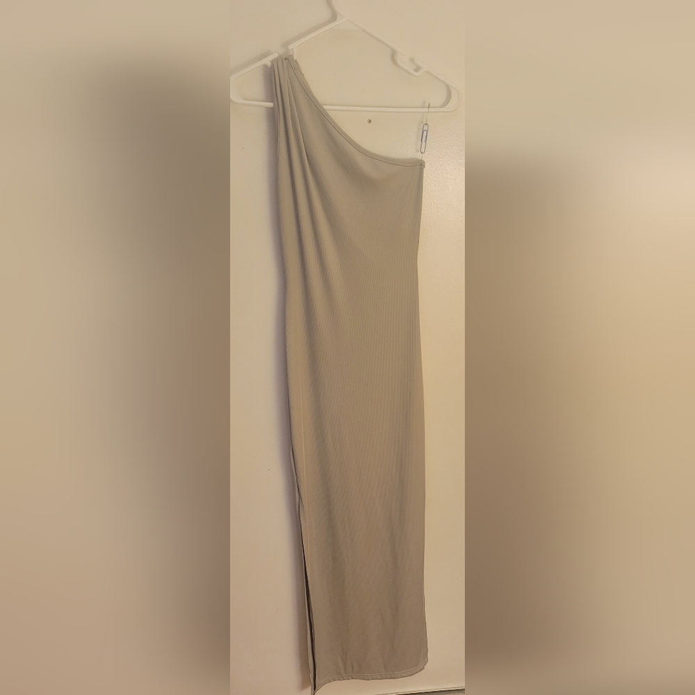 ☆Brand New Gray One Shoulder Maxi Dress with Side Split•Size:Med☆